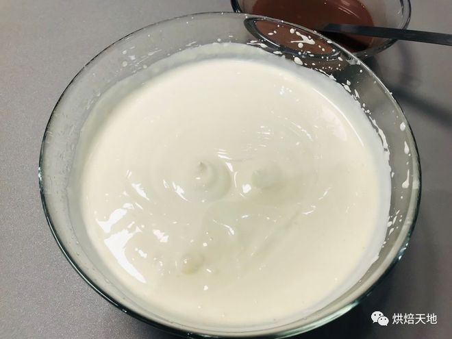 半岛·综合体育(中国)官方网站无需烤箱就能做出美味的蛋糕巧克力慕斯蛋糕做法简单0(图7)