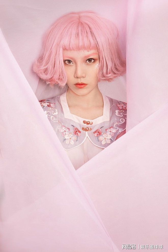 半岛·综合体育入口苏晗格非合作 新曲《逆光》会是下一个《明天你好》吗(图3)