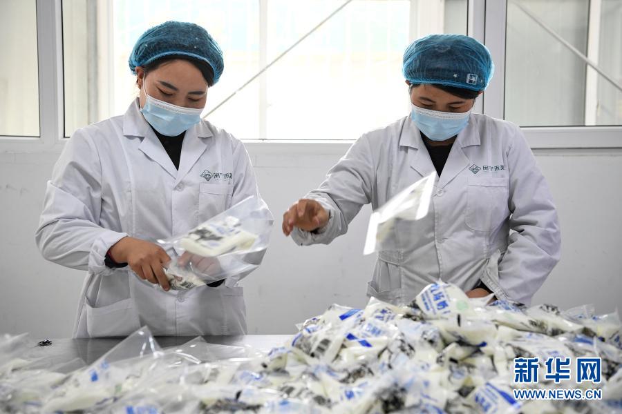 半岛·综合体育入口多家乳企回应袋装奶包装南北差异一根吸管引发文化碰撞？ 第2眼(图2)