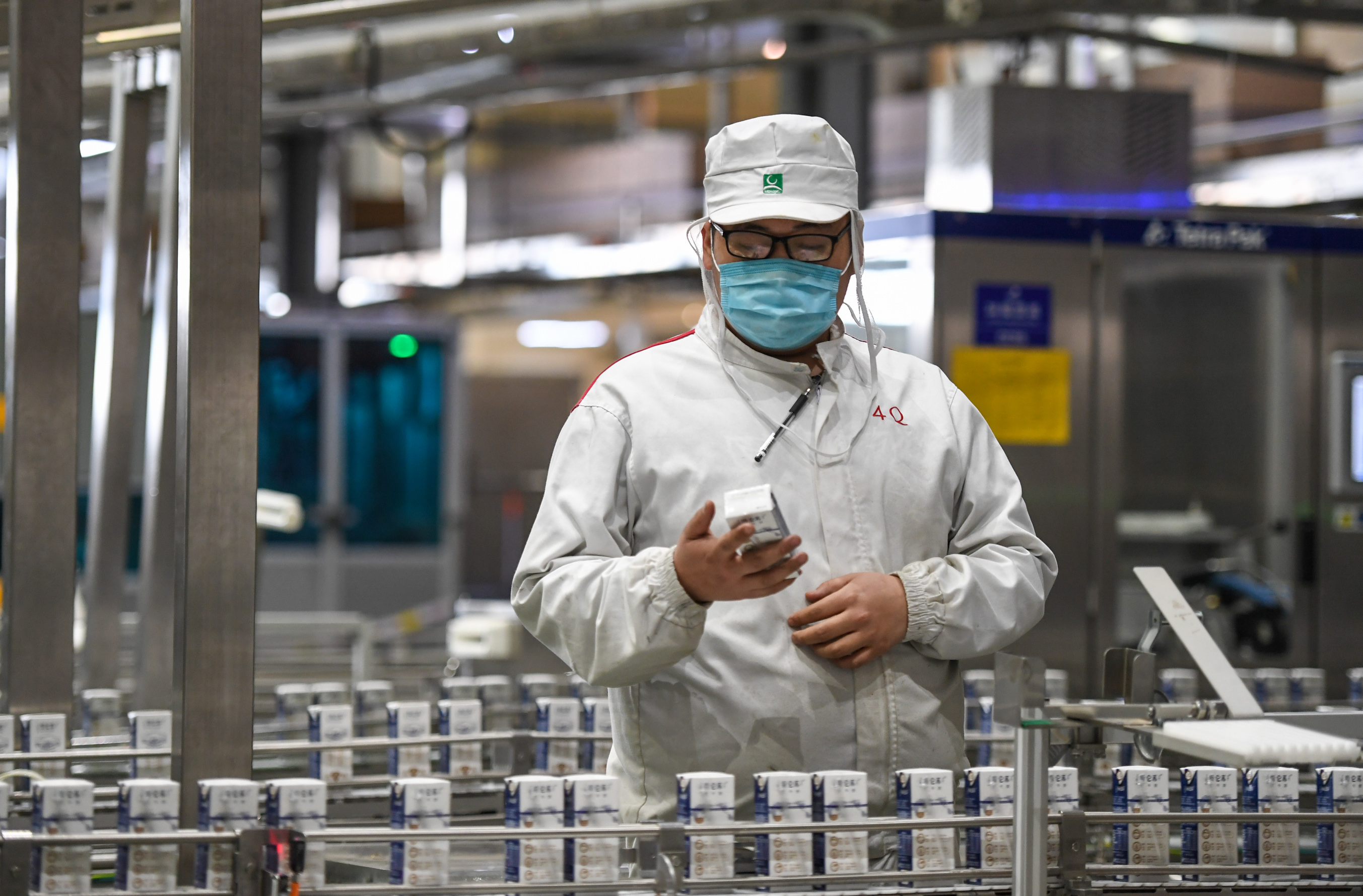 半岛·综合体育入口多家乳企回应袋装奶包装南北差异一根吸管引发文化碰撞？ 第2眼(图3)