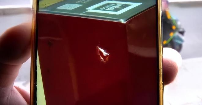 半岛·综合体育骑手闪送平板电脑塑封膜损坏遭华为店索赔15000？网友吵翻(图1)