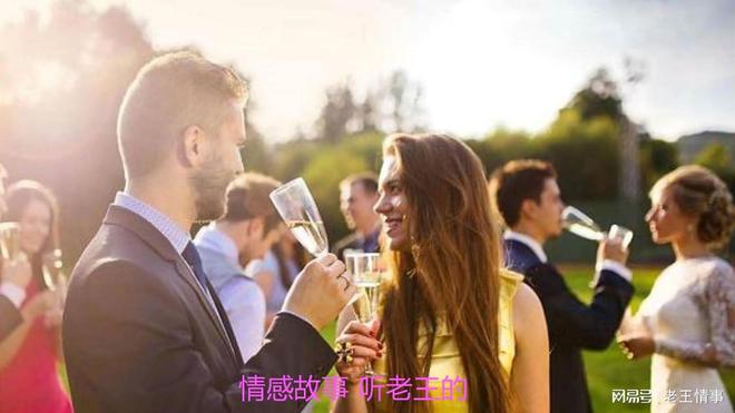半岛·综合体育(中国)官方网站46岁人妻恋23岁情人被骗20万崩溃哭诉：人都给你(图1)