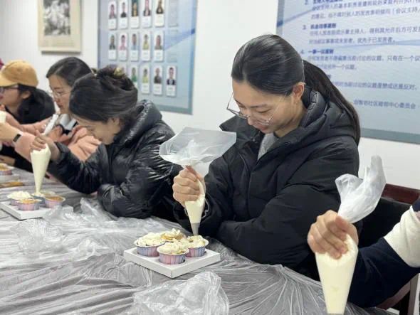 半岛·综合体育入口“美食达人”发挥特长在社区共享甜蜜时光(图1)