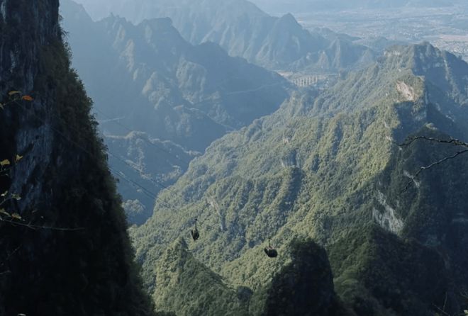 半岛·综合体育入口去张家界旅游六天要找个导游吗？张家界适合情侣六日游玩行程分享(图1)