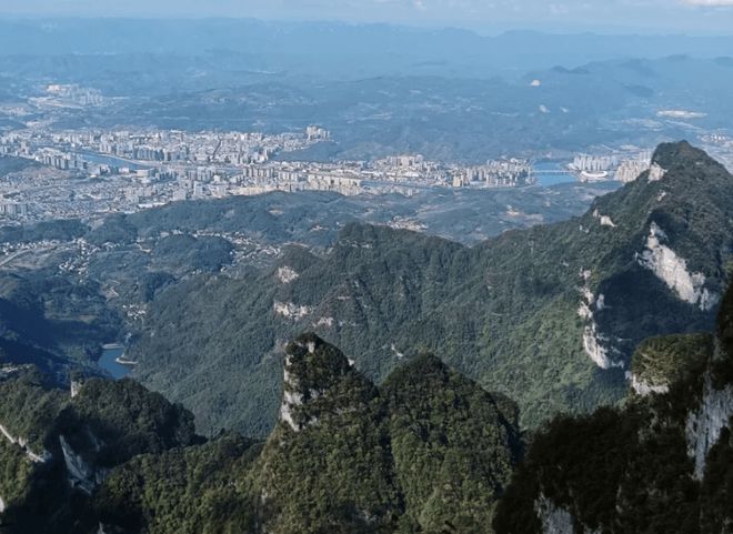 半岛·综合体育入口去张家界旅游六天要找个导游吗？张家界适合情侣六日游玩行程分享(图2)